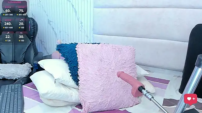 Reginavegaa live cam on StripChat