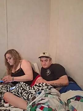 amandatheblondewife live cam on StripChat