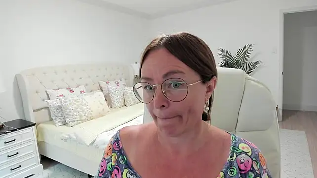 Vika73 live cam on StripChat