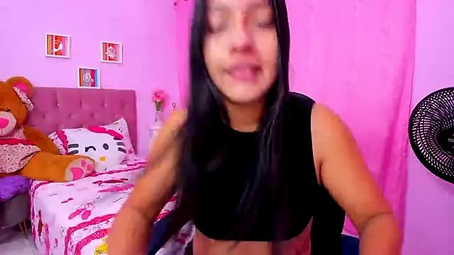 zara_cute live cam on StripChat