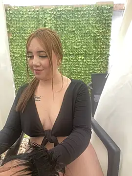 LunaGomez_Pink