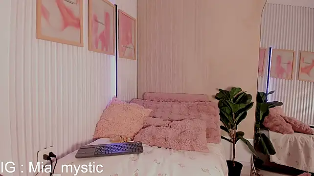 mia_mystic_ (F young) - spread my wet pussy or ass