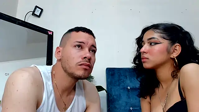 Aronandmoli69 webcam