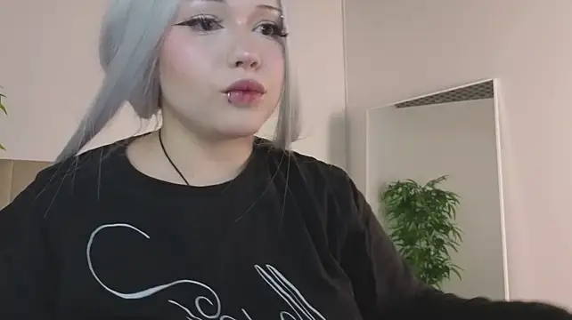 KittyNuarr live webcam