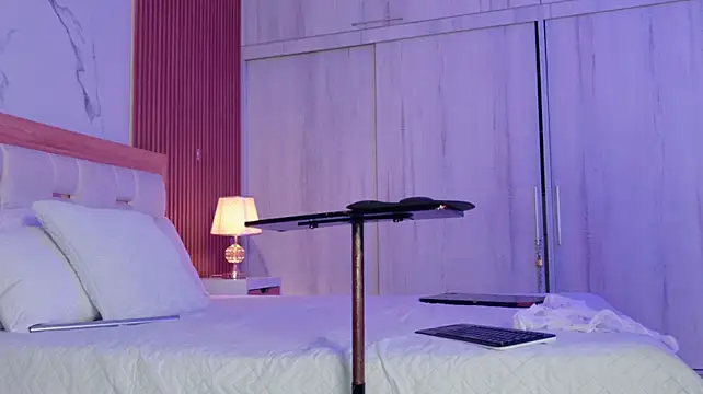 mia_hank