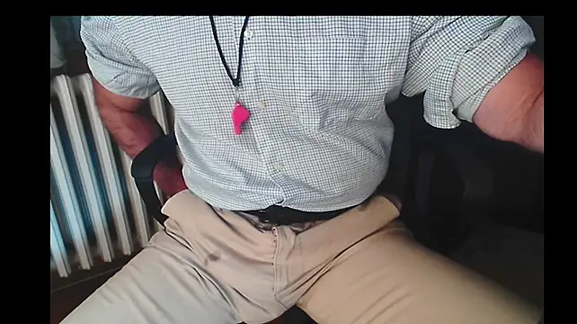 coach_85 (Ask my age) - FLASH ASS AND HOLE