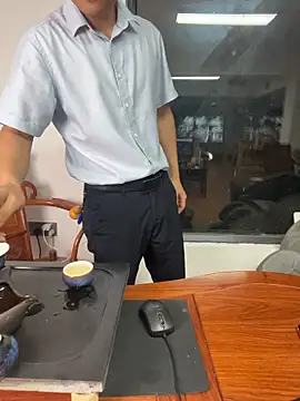 xuanxuan0202 (M young) - 曾经身价千万老板，下海直播