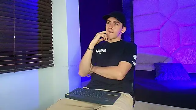 Tyler_Mcrey live sex cam
