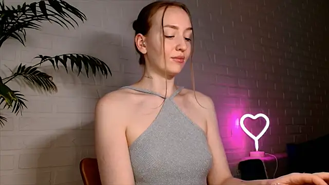 WhitePrincessLuna live cam on StripChat