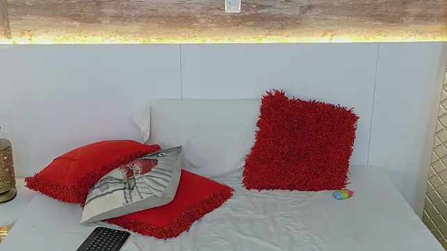 Amaia_Monroe live cam on StripChat