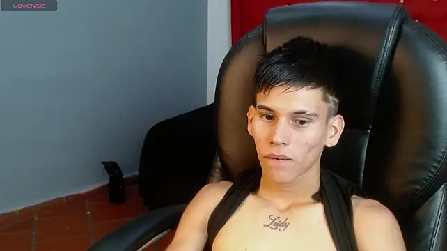 paullcb live cam on StripChat