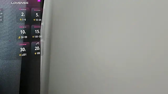 EmmyyK live cam on StripChat