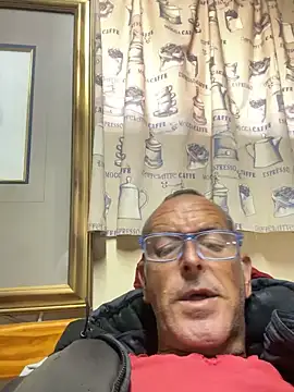 GeldenKuy live cam on StripChat