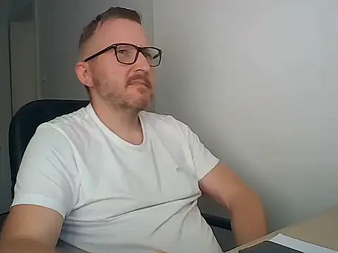 Excalibur82 live cam on StripChat