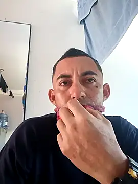 leanmende live cam on StripChat