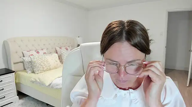 Vika73 live sex cam