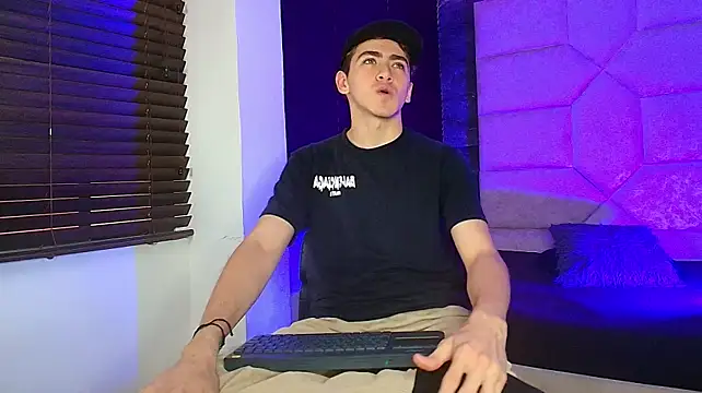 Tyler_Mcrey live sex cam