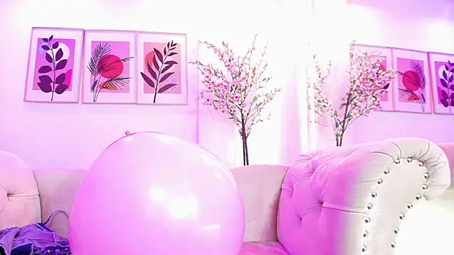 Maddie_T18 live now