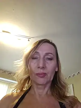 HotLana69 live cam on StripChat