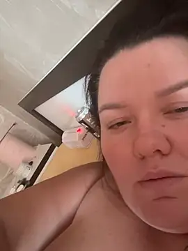 SunnyLeila2101 live cam on StripChat