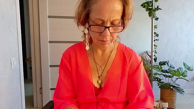 LioraWeiss live cam on StripChat