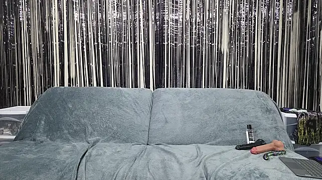 rileylogan live cam on StripChat