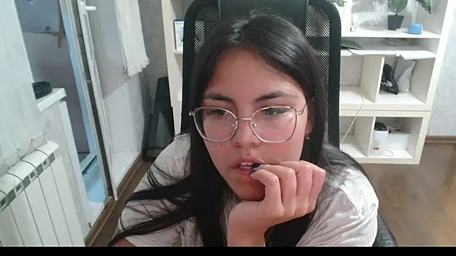Anda_here live cam on StripChat