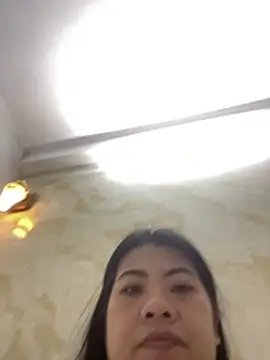 nguoimuavui22 live cam on StripChat
