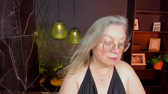 NataliMellow live cam on StripChat