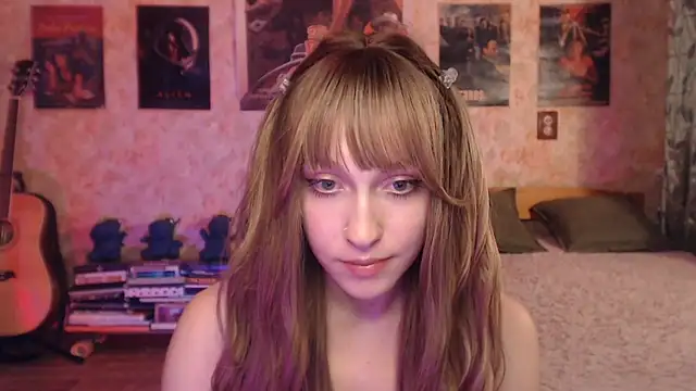 Friendly_Ellie live cam on StripChat