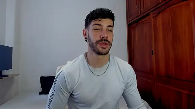 Guyinthemountain live cam on StripChat