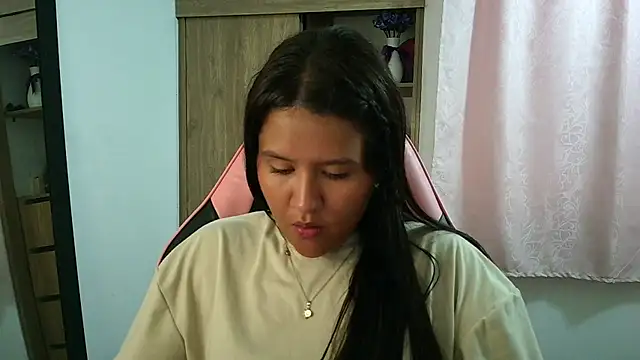 Oliviawatson1 live cam on StripChat