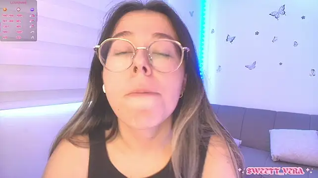 sweettvera live cam on StripChat