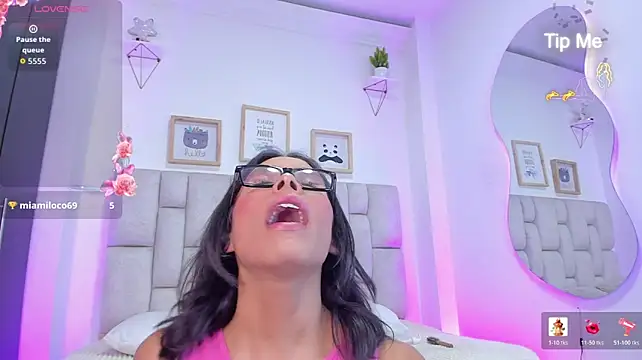 nao_bell_ live cam on StripChat