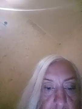 Julia20X live cam on StripChat