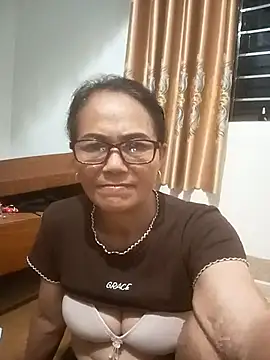Vieekee live cam on StripChat