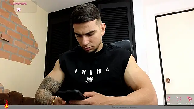 Josh_miller01 live cam on StripChat