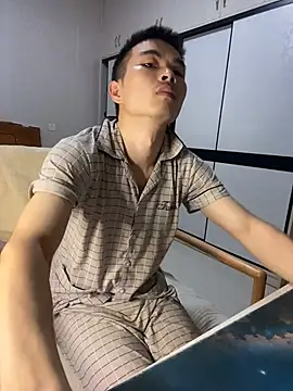 gutou001 live cam on StripChat