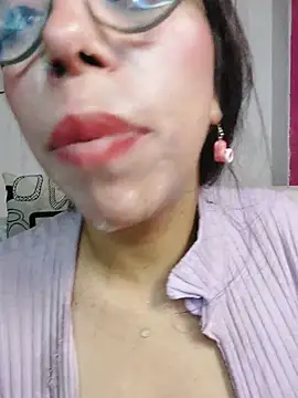 valentina_swallow live cam on StripChat