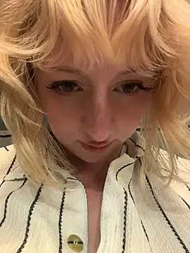 RonnieKiss live cam on StripChat