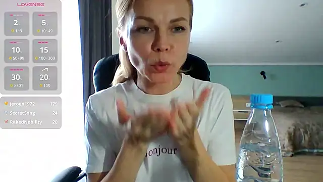 Tina5394 live cam on StripChat