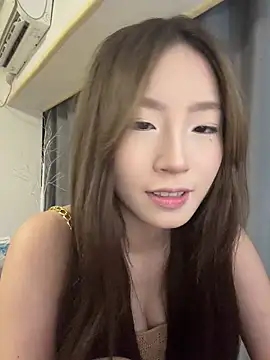 Uugirl00 live cam on StripChat