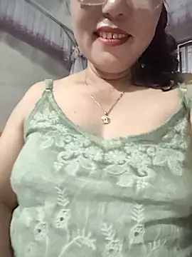 -Titihan- live cam on StripChat