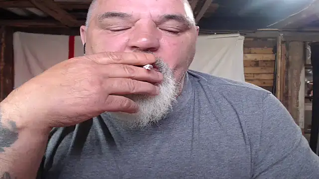 Newfiesausage1972 live cam on StripChat
