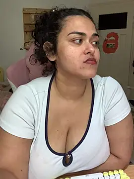 Curvydesifromgermany live cam on StripChat