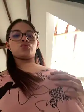 Arilw live cam on StripChat