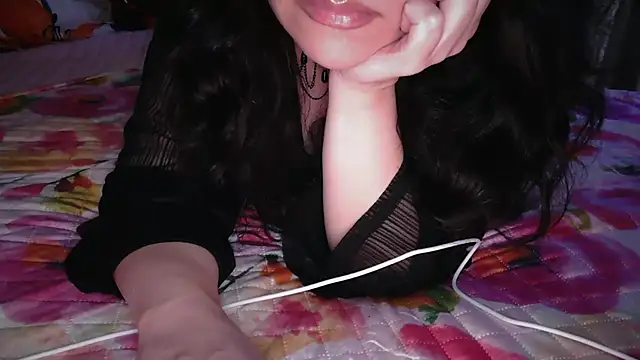Deluxe_Noire live cam on StripChat