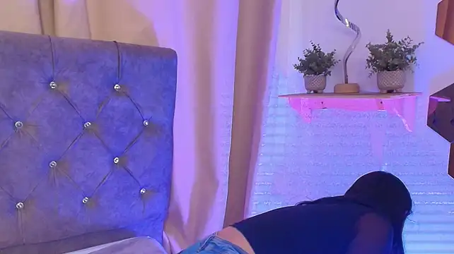 Ginevra_esposito live cam on StripChat
