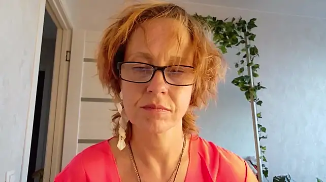 LioraWeiss live cam on StripChat