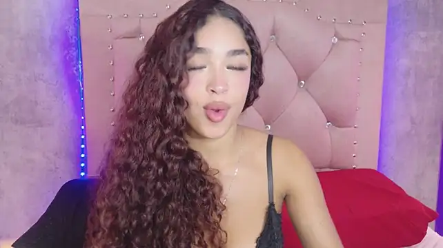 CamilaFlirt live cam on StripChat